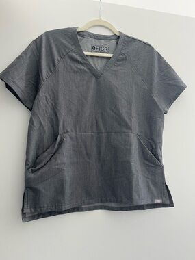 FIGS Women’s Batara Scrub Top - Graphite Small